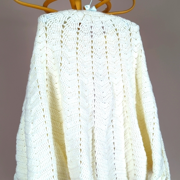 Vintage white hand crafted crochet cape - Picture 6 of 7